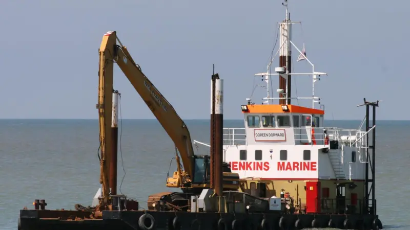 Jenkins Marine's Doreen Dorward was mobilised for the special task (Peter Barker)