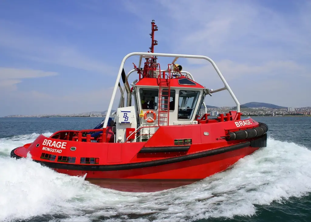 ‘Brage’ is a versatile, highly manoeuvrable, line-handling tug completed for Buksèr og Bergingfor use at the Mongstad oil terminal on the northwest coast of Norway