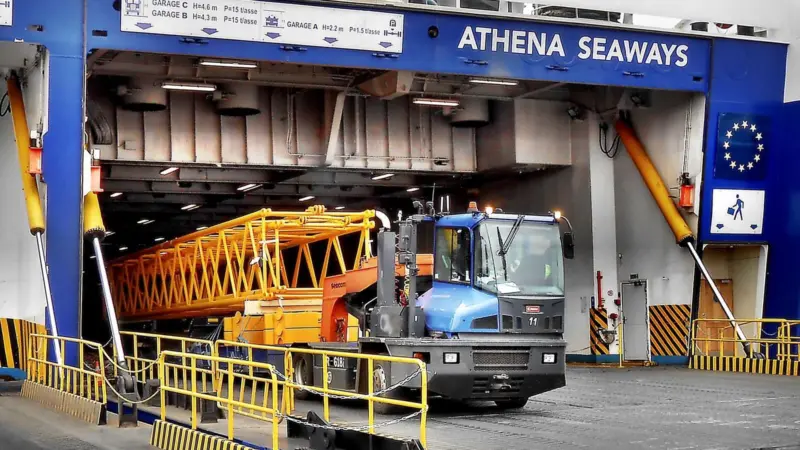 The Type LTM 1750-9.1 mobile crane is used in bridge building and the installation of wind power plants