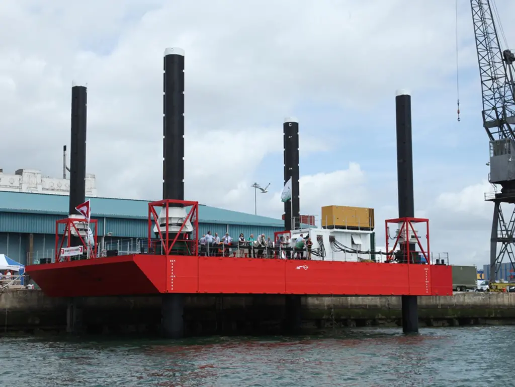 'Haven Seariser 4' delivered to SeaWork Photo (c) Graeme Ewens