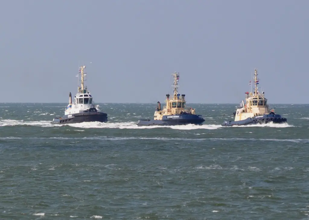A convoy of Svitzer tugs arrive to take up station in Rotterdam. (photo courtesy R&F vd Hoek)