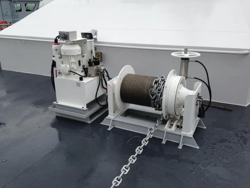 Seaway Powell/Hypac lightweight automatic windlass