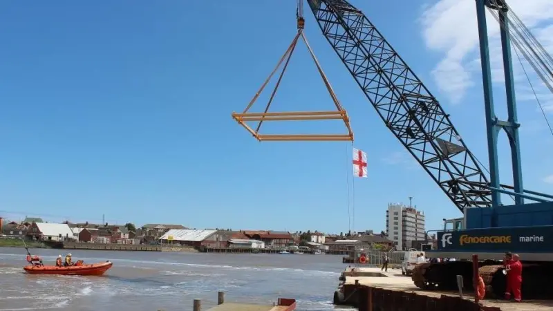 Fendercare Marine demontrated their lifting services