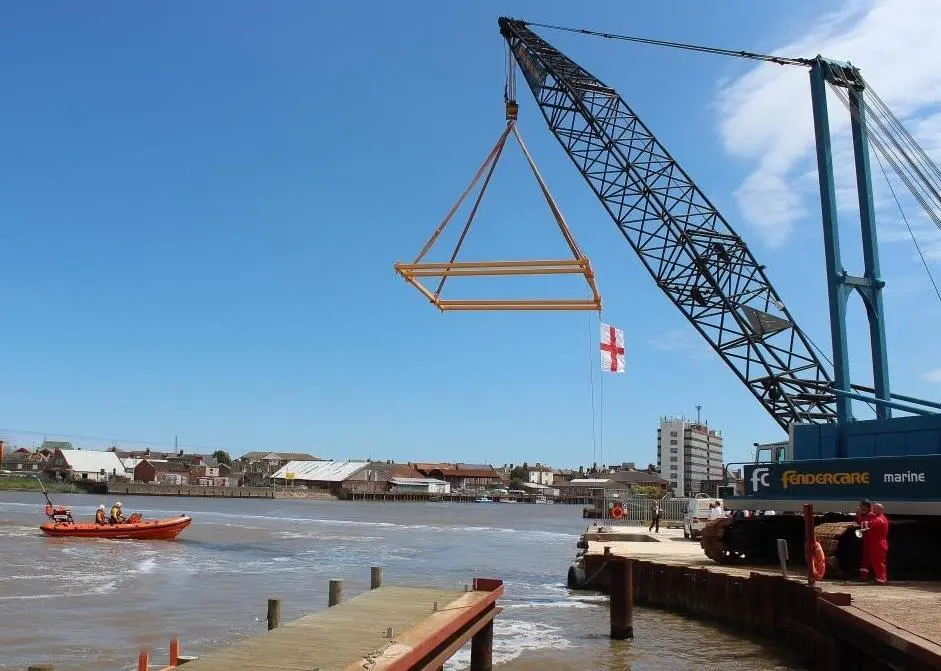 Fendercare Marine demontrated their lifting services