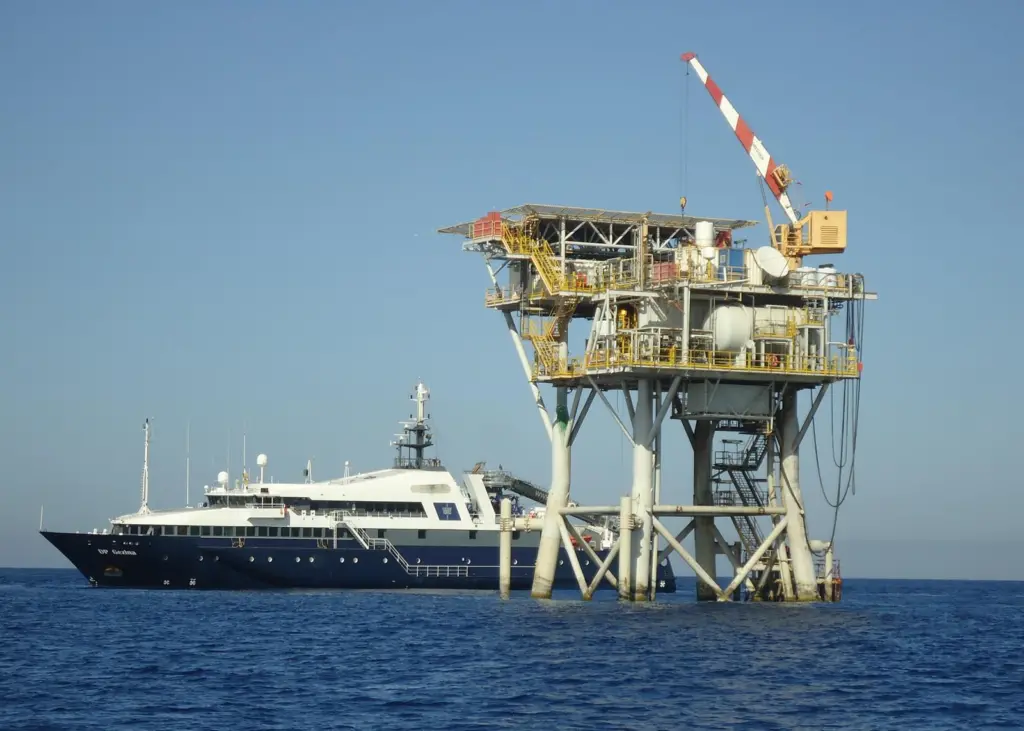 ‘DP Gezina’ has a fixed Ampelmann heave compensated gangway