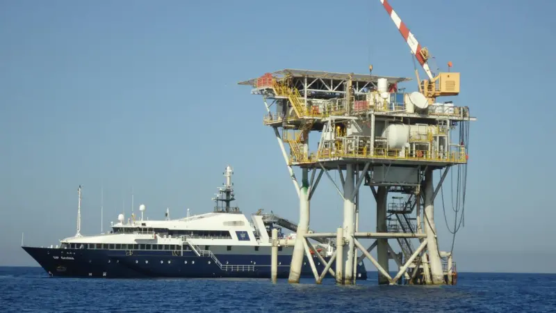 ‘DP Gezina’ has a fixed Ampelmann heave compensated gangway