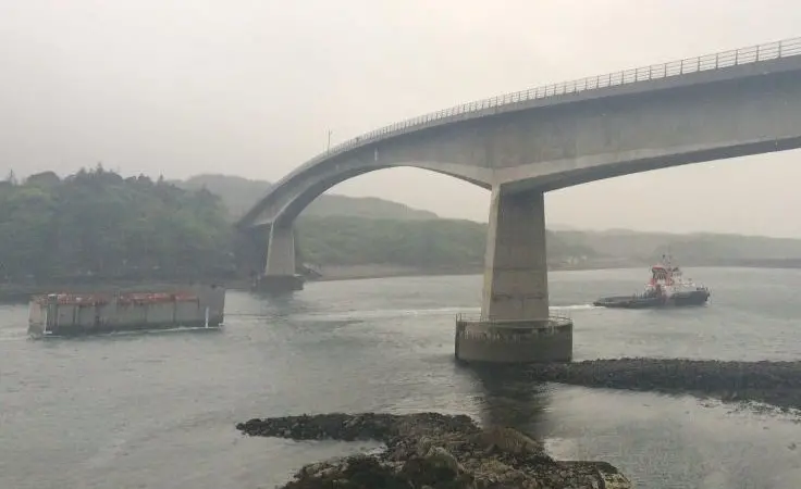 Holyhead Towing's 'Afon Llifon' tows the new Ullapool caisson under the Skye bridge