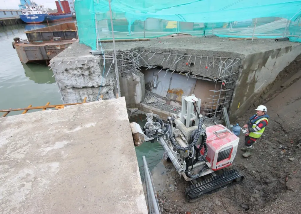 Corejet removed more than 26m³ of concrete safely and efficiently using the 710V Aqua Cutter