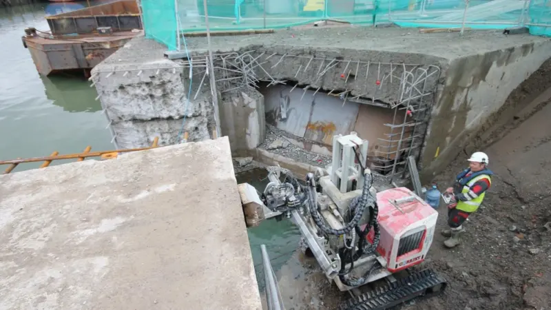 Corejet removed more than 26m³ of concrete safely and efficiently using the 710V Aqua Cutter