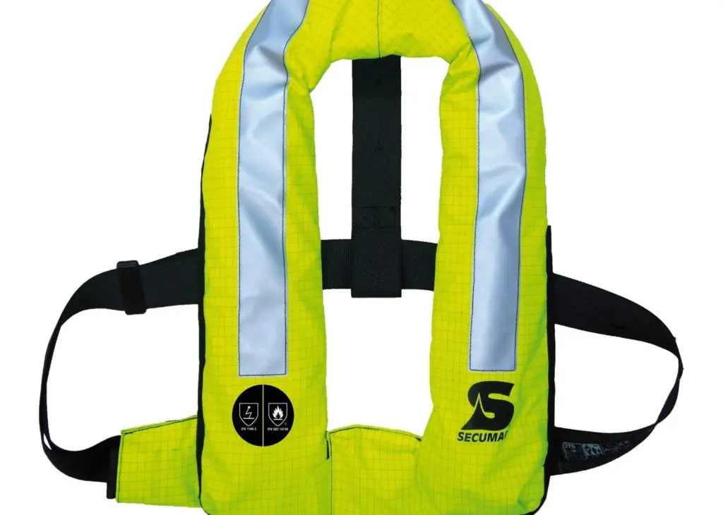 Part of the new product range is the newly developed GOLF 275 FR AC lifejacket