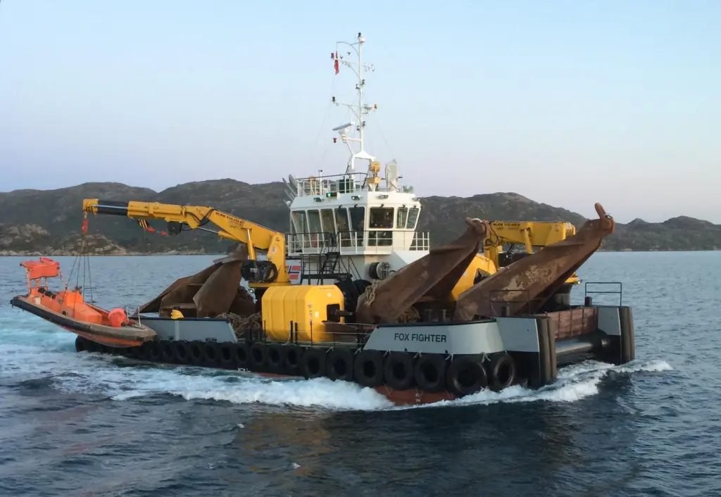 Fox Fighter demonstrates its ample crane and deck cargo capacity (Samba)