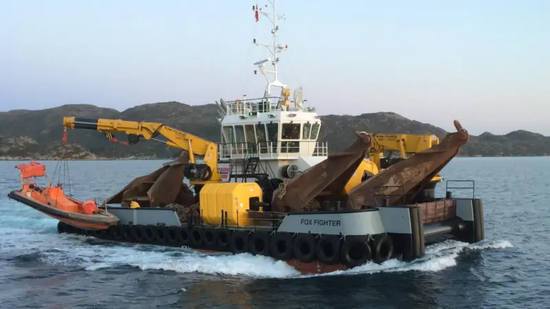 Fox Fighter demonstrates its ample crane and deck cargo capacity (Samba)