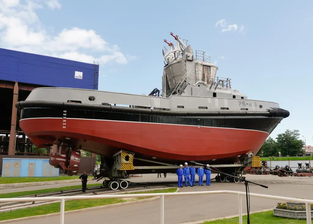PELLA Shipyard prepares the RB-413 for launching (PELLA Shipyard)