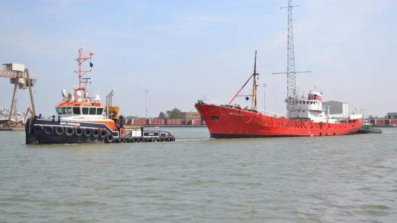 'GPS Avenger' tows 'Ross Revenge' out of Tilbury dock with 'Horton' steering at stern
