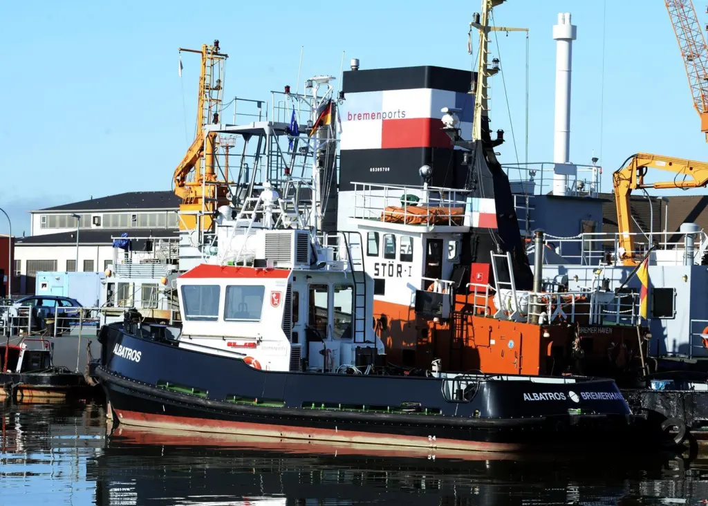 Albatros in Bremen with Stoer 1 alongside