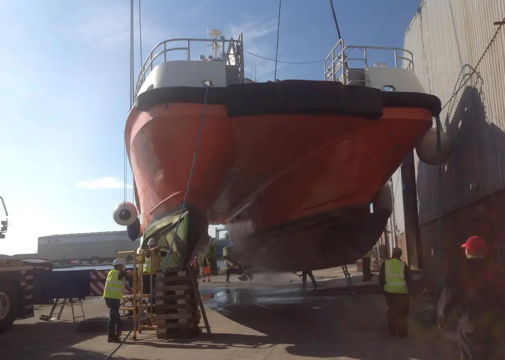 Fred Olsen’s ‘Bayard 2’ was repaired and cleaned by Alucatz and ASB Engineering in 3.5 hours