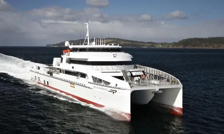 This fast crew boat is controlled by four bridge operating stations provided by the HamiltonJet MECS control system