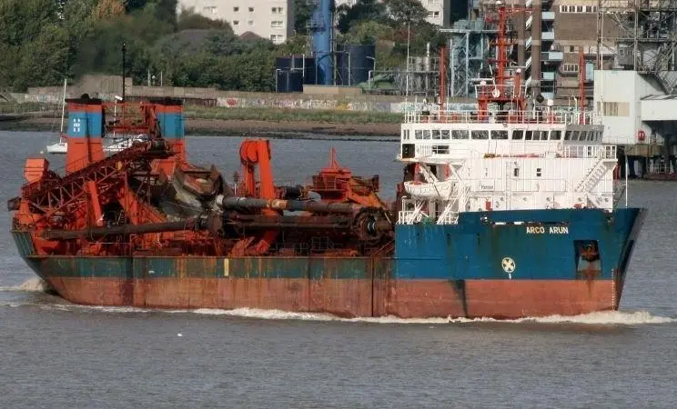 The 98.55m suction dredger (3476gt) 'Arco Arun' was apparently being piloted at the time Photo: Medway Yacht Club