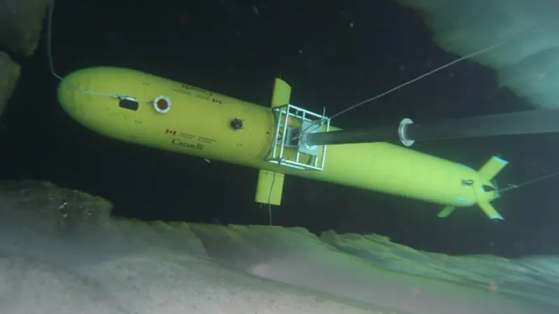 'Arctic Explorer' descends in an ice hole
