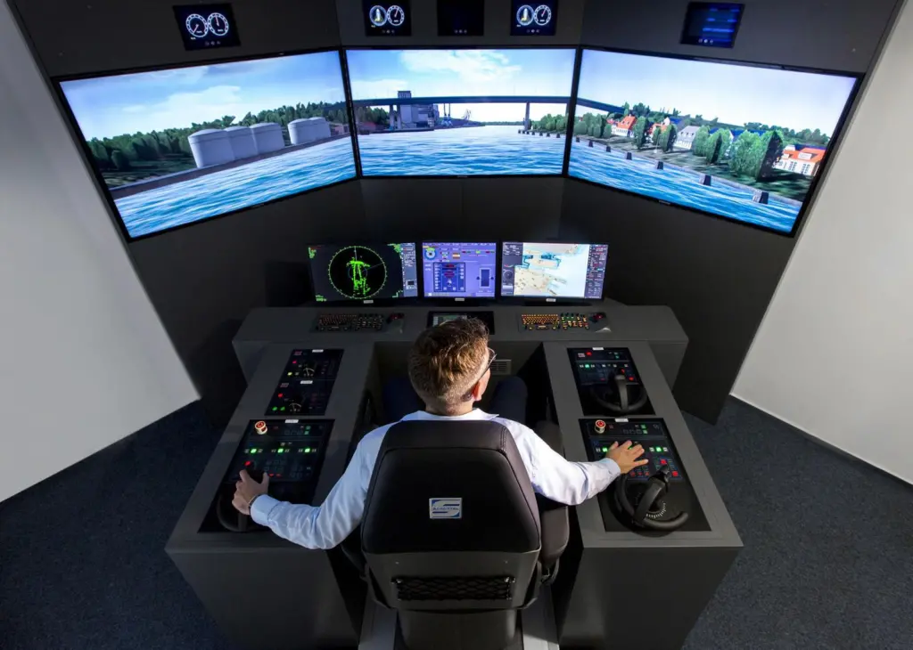 Six ports and waterways are stored in the system, including St. Petersburg, the Bay of Kiel and the Suez Canal