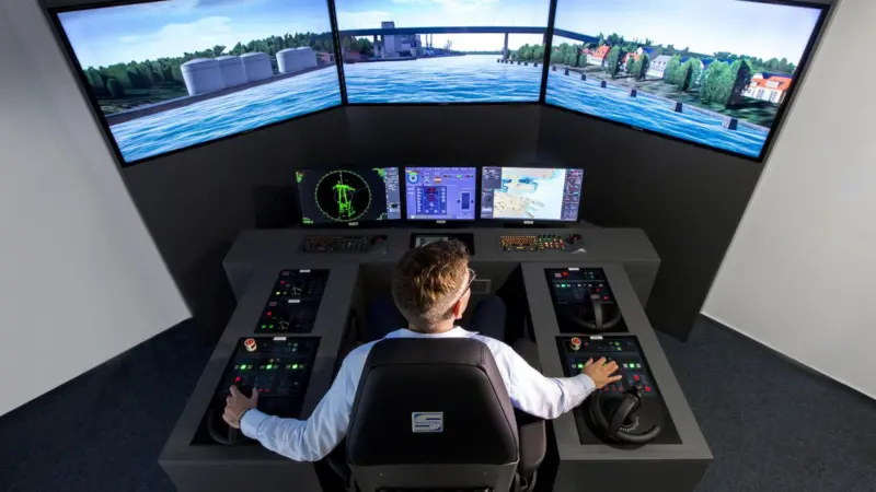 Six ports and waterways are stored in the system, including St. Petersburg, the Bay of Kiel and the Suez Canal