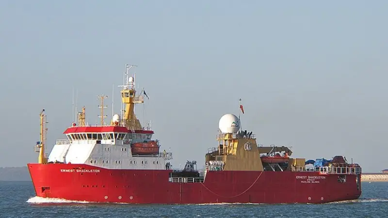 The ‘RSS Ernest Shackleton’ undertook the offshore element of the project