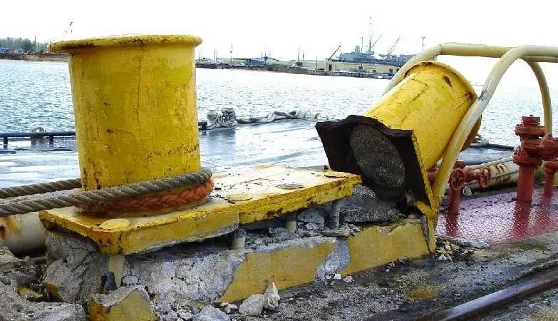 Bollards will often fail parallel to the line of the quayside