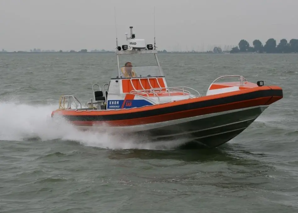 The boat has a length of 9.15m, beam of 3.30m and can reach a maximum speed of 36 knots