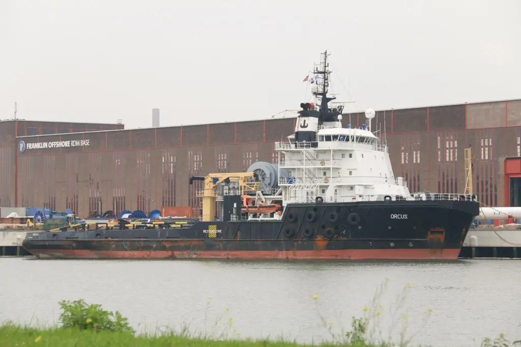 Orcus is one of the larger tugs in the Harms fleet (Peter Barker)