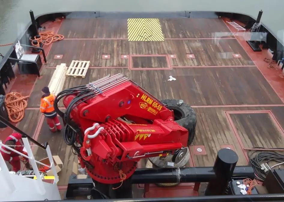 Maximum deck load is 50 tonnes and there are 3x20ft container bays