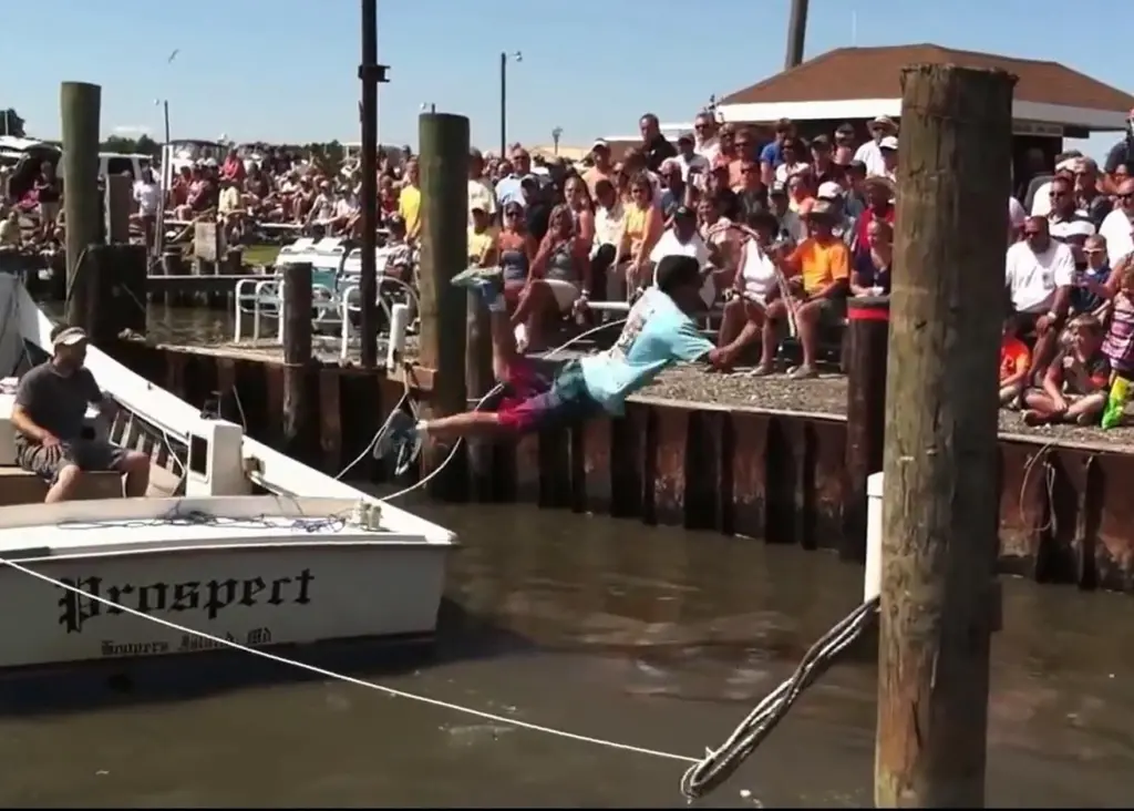 Creative diving to get that final loop in place. Probably too cold a manoeuvre for the UK’s waters