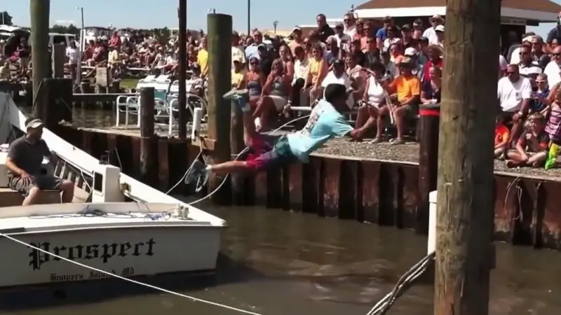 Creative diving to get that final loop in place. Probably too cold a manoeuvre for the UK’s waters