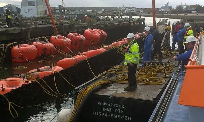 Unique Seaflex's air bags were used in the refloating of LCT 7074 (Seaflex)
