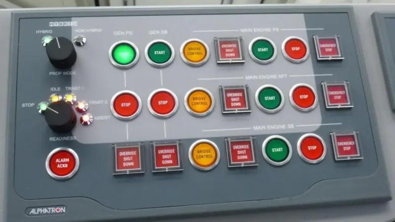 All of the Hybrid controls and manual engine stop-start buttons are located on a single panel on the wheelhouse console