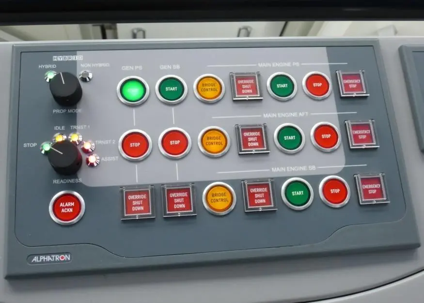 All of the Hybrid controls and manual engine stop-start buttons are located on a single panel on the wheelhouse console