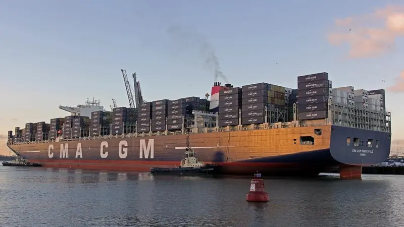 The SCT 5 berth is now equipped with cranes which can reacg across boxships 24 containers wide