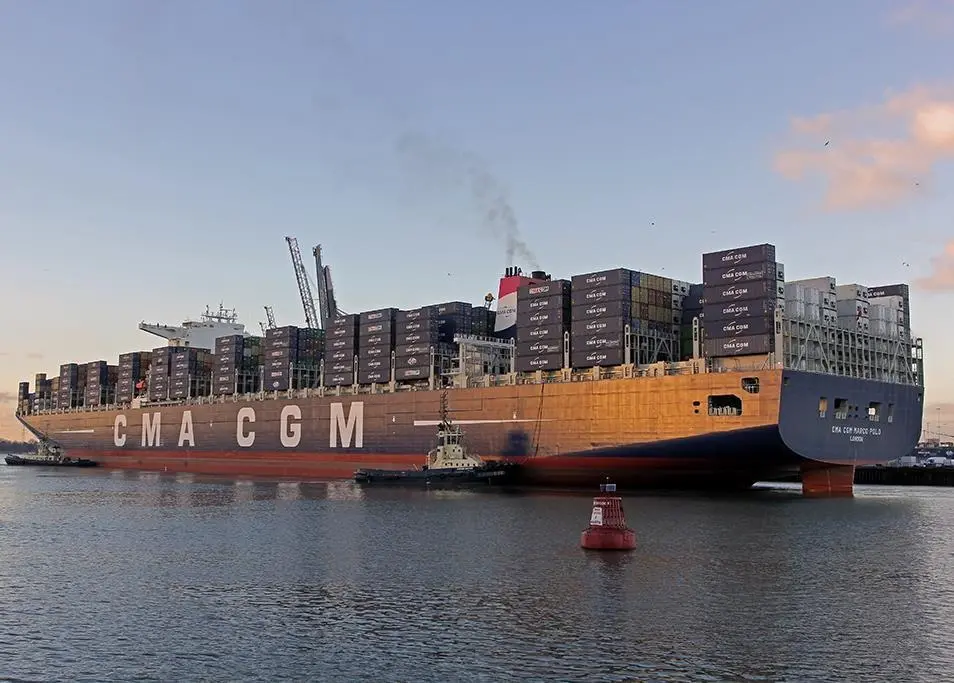 The SCT 5 berth is now equipped with cranes which can reacg across boxships 24 containers wide