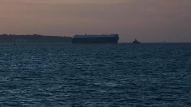 As darkness fell on Thursday 'MJ' snapped the refloated 'Hoegh Osaka' moving due east under tow with Svitzer