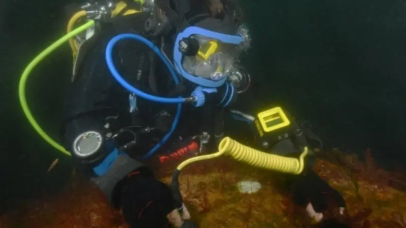 Cygnus DIVE underwater thickness gauge used to inspect the hull of HMS A7 submarine (Photo:The SHIPS Project)