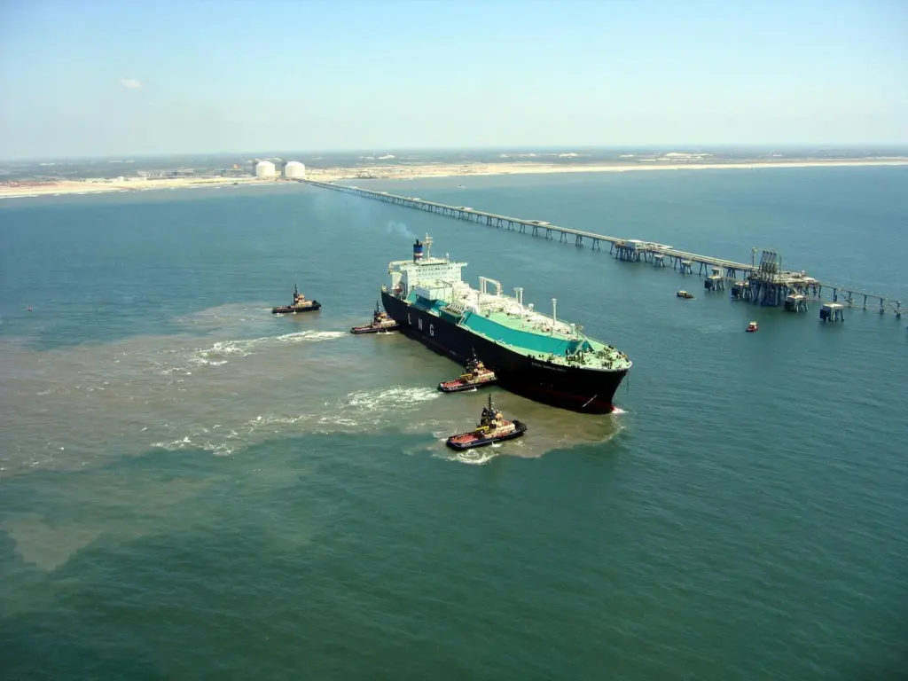 Svitzer tugs working hard at Idku LNG port (EgyptianLNG)