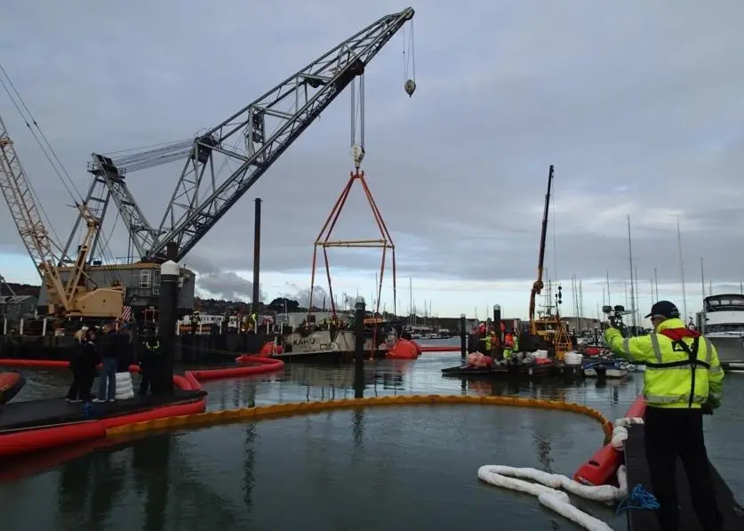Adler & Allan working on the 'Kahu' cleanup