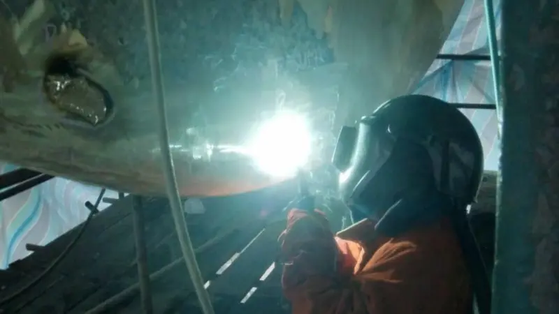 Welding of cavitation damage in situ (Singapore)