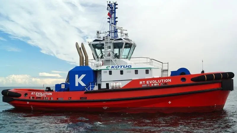 The new AlphaBridge console has been installed on the Robert Allan-designed ART 80-32 hybrid tug 'RT Evolution'