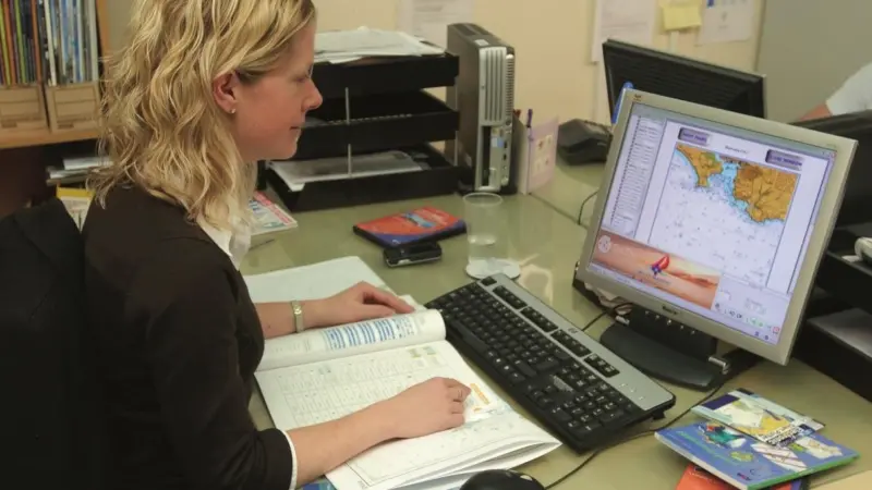 Blended learning means that clients can learn all the theory elements of a course at sea, while working on a vessel, or at home, via e-learning