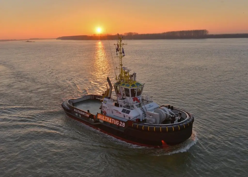 The hybrid tug is expected to lower fuel costs by up to 30% and emissions by up to 60%