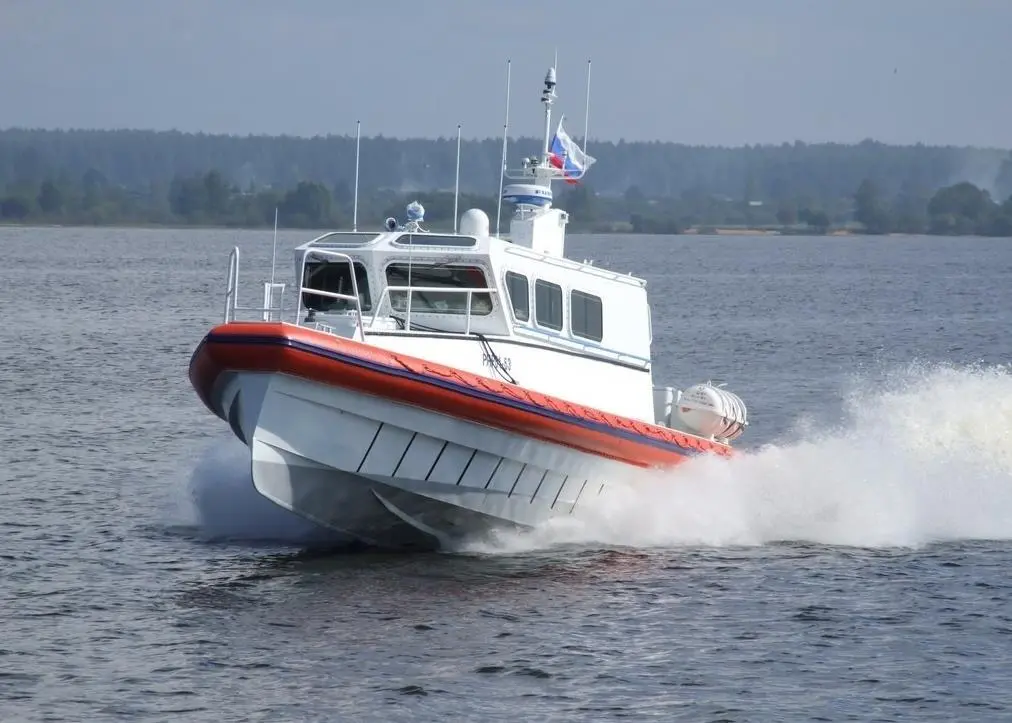 Euroyachting is an important builder of fast patrol boats on the military side and craft such as fireboats and harbour patrol craft on the commercial side