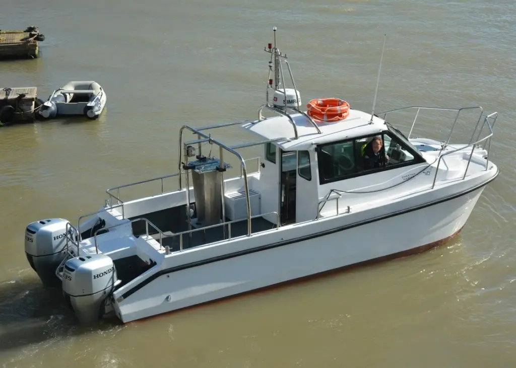 'RV Tonn' can carry out high resolution surveying at relatively fast speeds of 6 to 10 knots