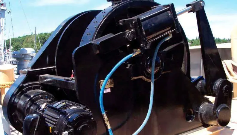 Both tugs are being outfitted with Markey’s standard DEPC-48 electric hawser winch on the bow