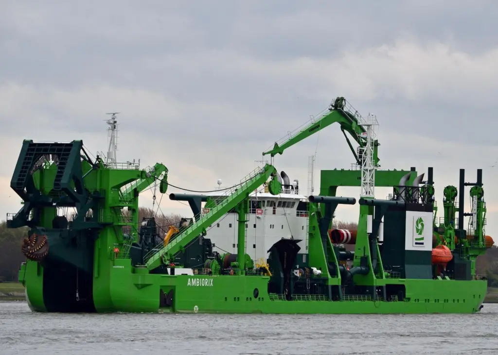 The cutter suction dredger Ambiorix must dredge some 45 million m3 of hard rock for the project