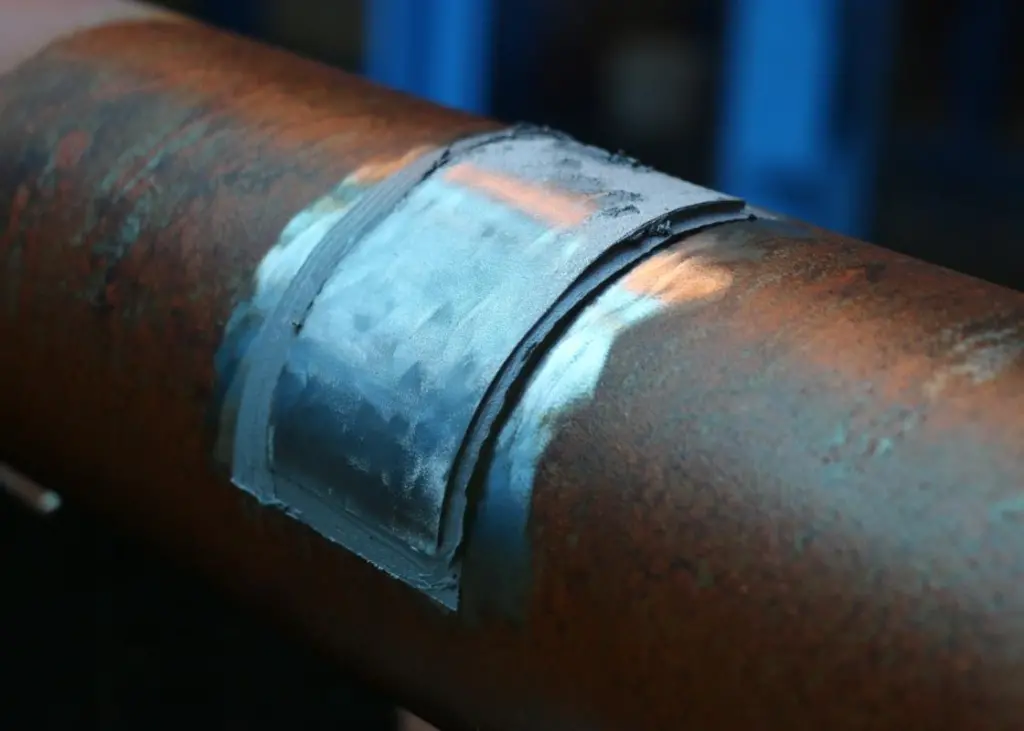 Belzona 1212 displaces water from the substrate and can be applied to damp or underwater surfaces